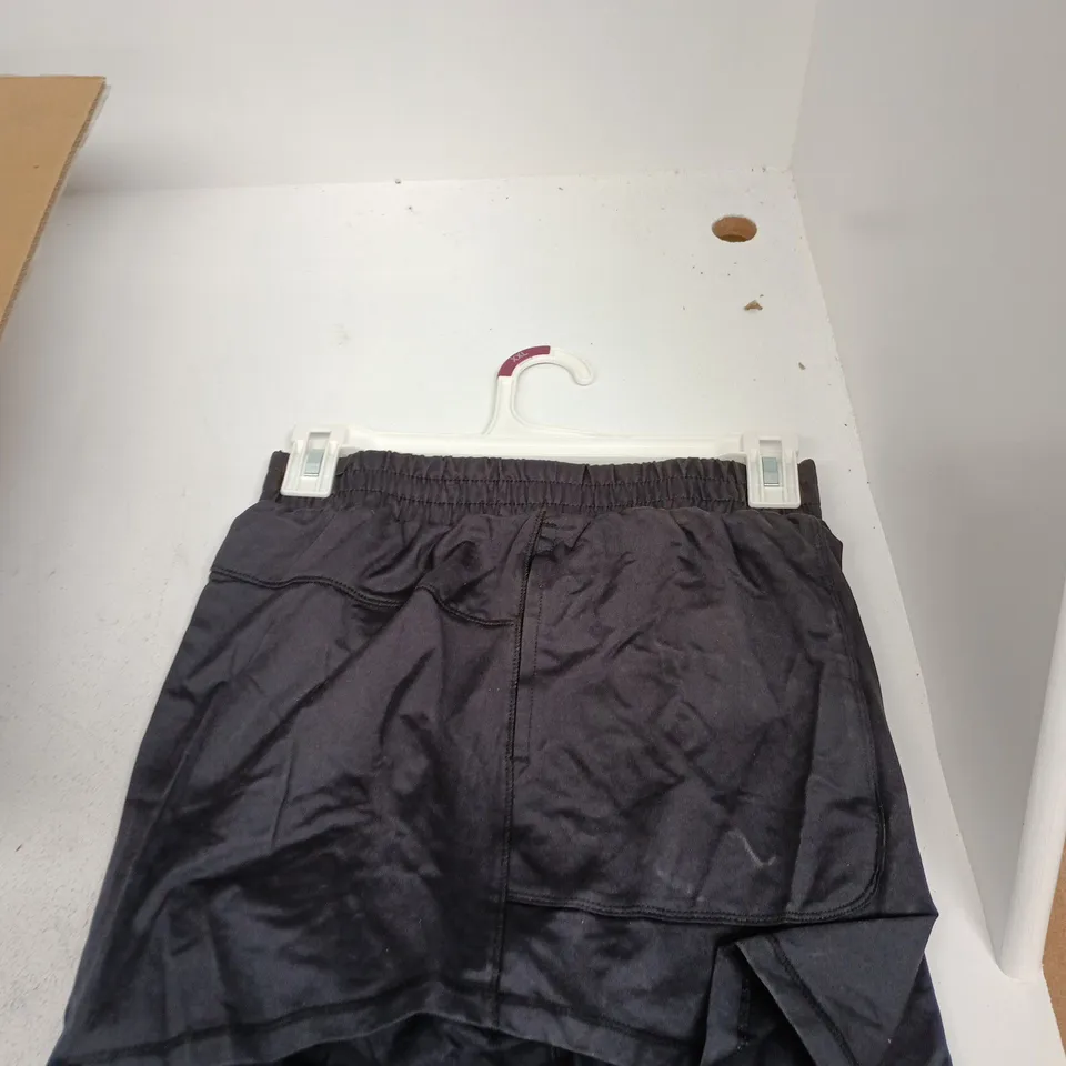 BOX OF APPROXIMATELY 12 ALL IN MOTION 5" SHORTS IN ASSORTED SIZES