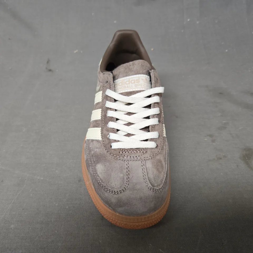 BOXED PAIR OF ADIDAS HANDBALL SPEZIAL SHOES IN TAUPE UK SIZE 4.5