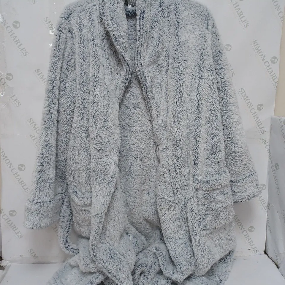 COZEE HOME TIPPED ULTRA FLUFFY ROBE IN WHITE/NAVY - XL