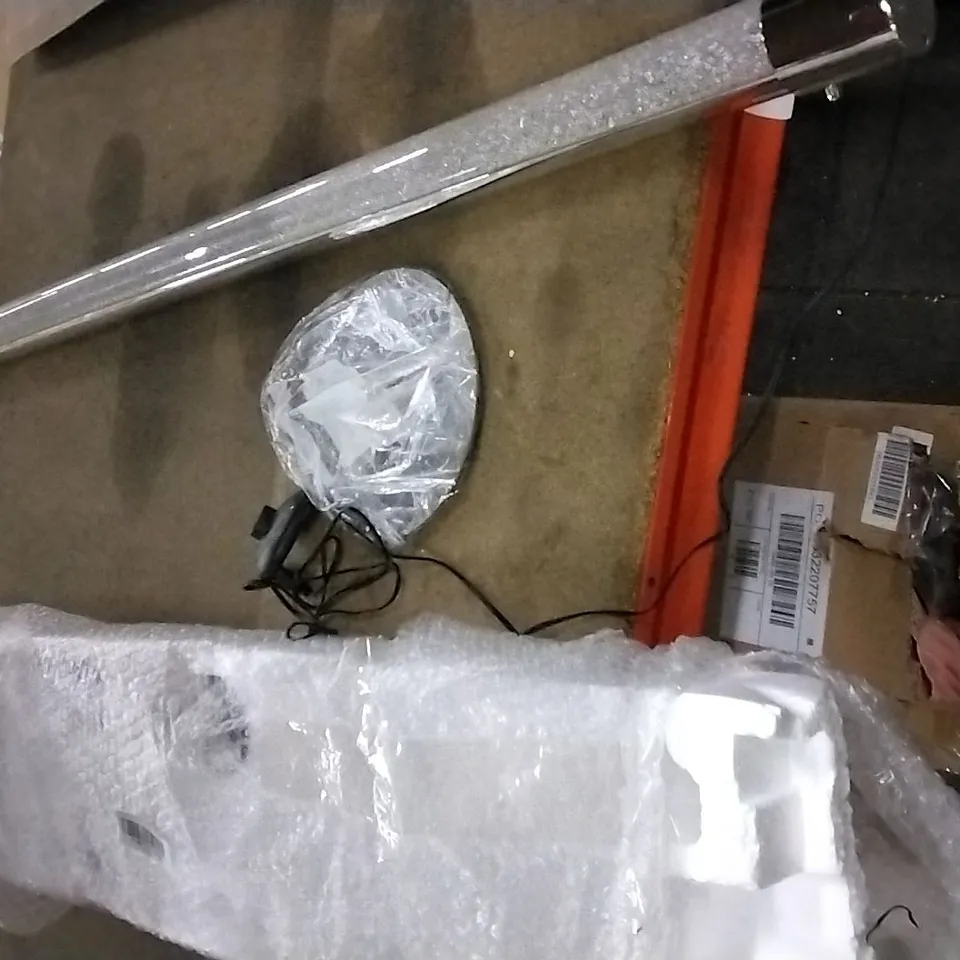 SLIM CYLINDRICAL LAMP WITH BASE