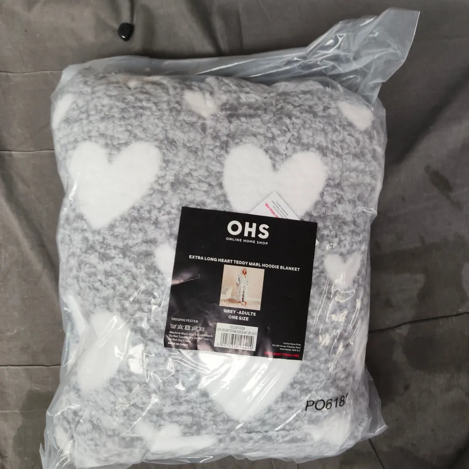 BAGGED OHS EXTRA LONG HEART TEDDY MARL HOODIE BLANKET IN GREY - ONE SIZE