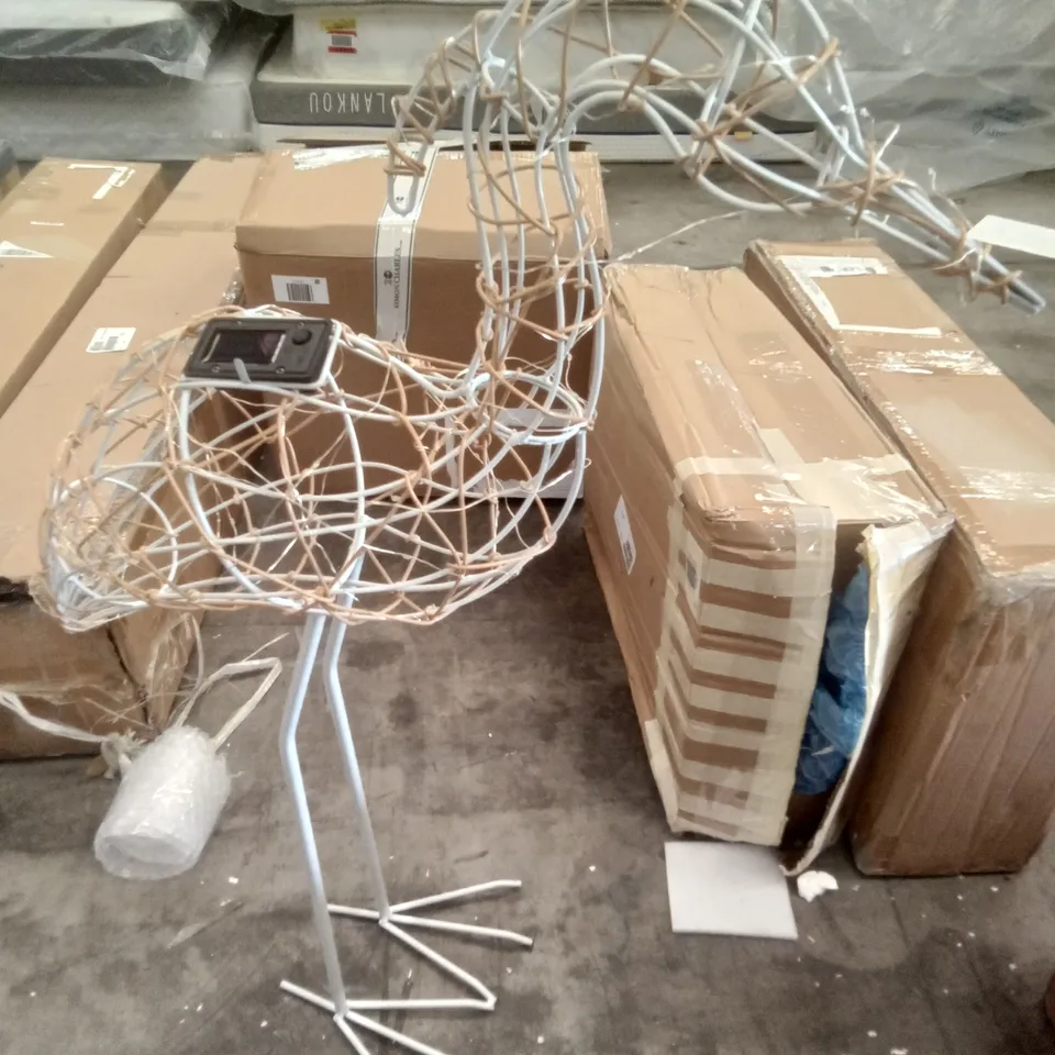 BOXED WIRE LED HERON FIGURE