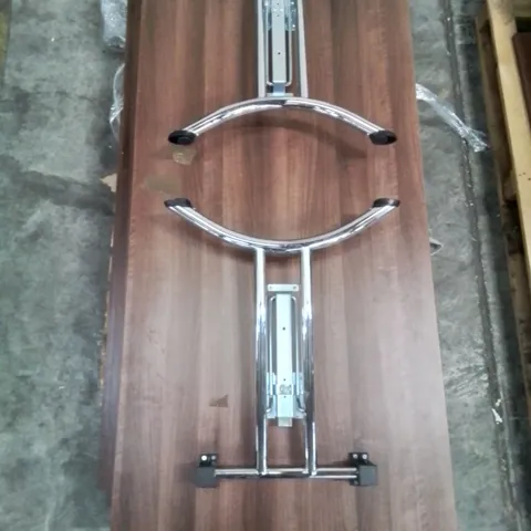 PALLET CONTAINING 3 LARGE OFFICE DESKS