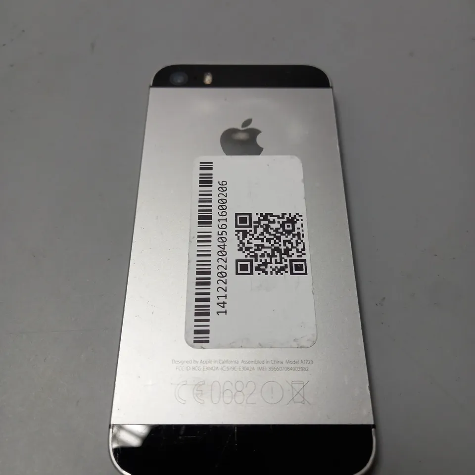 BOXED APPLE IPHONE SE SMARTPHONE 