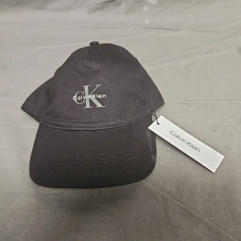 CALVIN KLEIN MONOLOGO PRINTED BASEBALL CAP