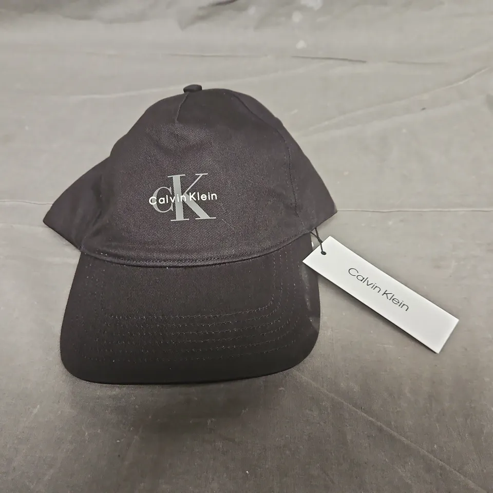 CALVIN KLEIN MONOLOGO PRINTED BASEBALL CAP