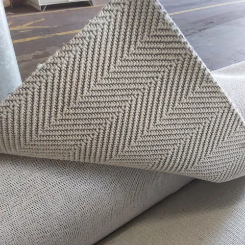 ROLL OF QUALITY GATSBY IVORY CARPET APPROXIMATELY 4 x 5m