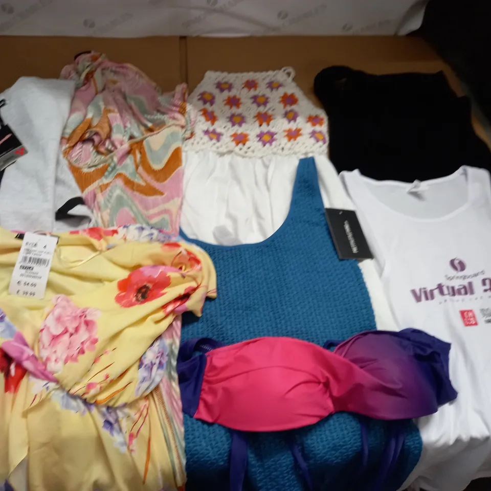 LARGE QUANTITY OF ASSORTED CLOTHING ITEMS TO INCLUDE QUIZ, PRETTYLITTLETHING AND OCCASIONAL DRESS