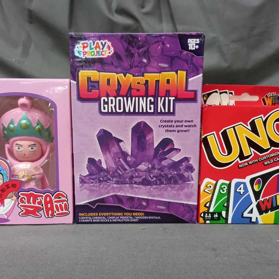 BOX OF APPROXIMATELY 10 ASSORTED TOYS AND GAMES TO INCLUDE CRYSTAL GROWING KIT, UNO, ETC - COLLECTION ONLY
