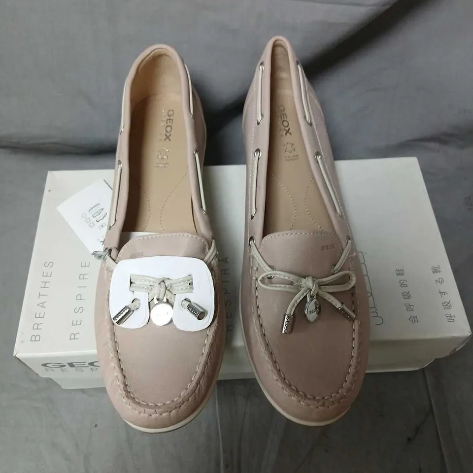 GEOX YUKI TAUPE SMOOTH LEATHER LOAFER – UK 8 (EU 42)