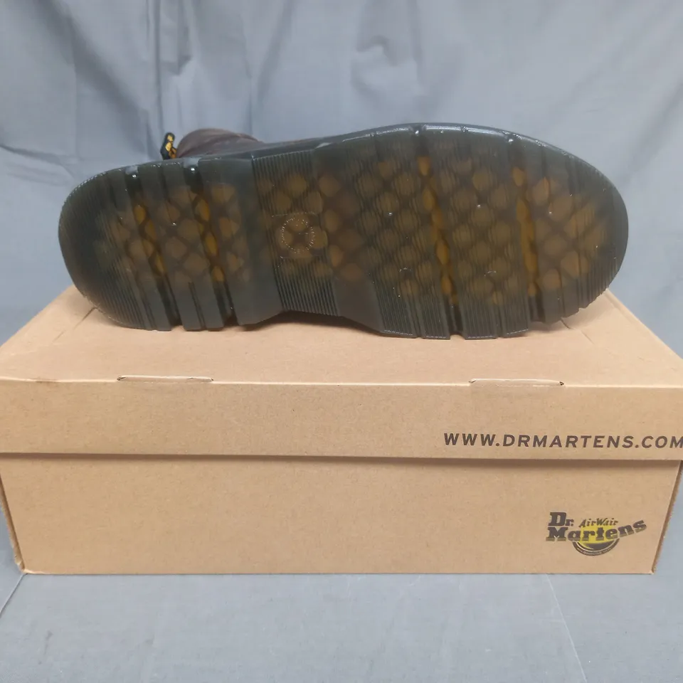 BOXED PAIR OF DR MARTENS BOOTS IN DARK BROWN SIZE UK 11
