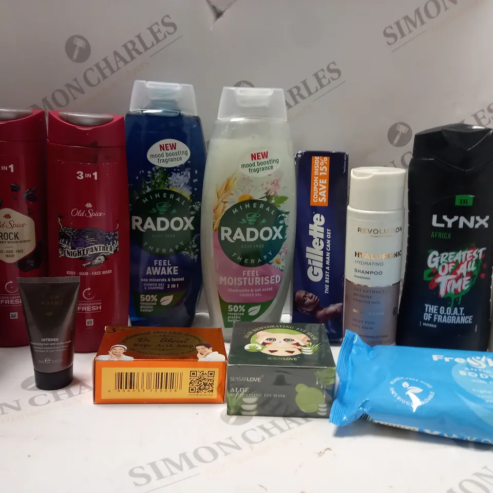 BOX OF APPROX 10 ASSORTED BEAUTY PRODUCTS TO INCLUDE RADOX SHOWER GEL. REVOLUTION HYALURONIC SHAMPOO, LYNX BODY WASH, ETC 