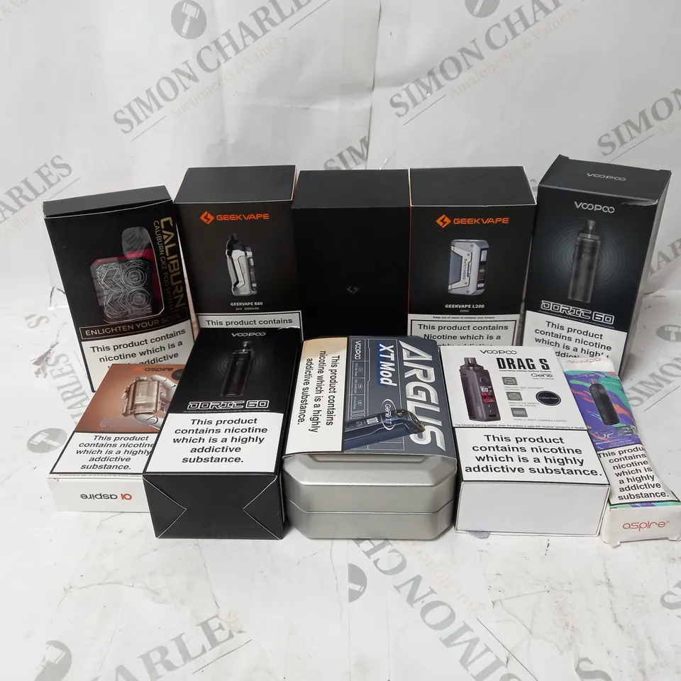 BOX OF APPROXIMATELY 10 ASSORTED E-CIG PRODUCTS TO INCLUDE GEEKVAPE, VOOPOO, ASPIRE 