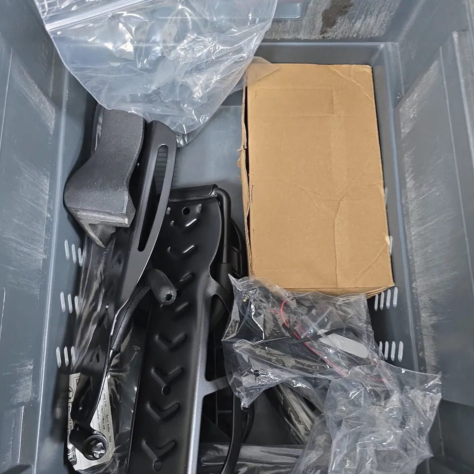 APPROXIMATELY 15 ASSORTED VEHICLE PARTS/ACCESSORIES TO INCLUDE CHARGER, SPEED WRENCH, PUSH ROD ETC 