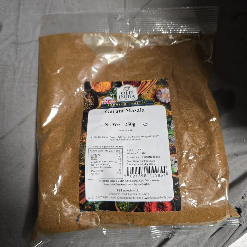 APPROXIMATELY 19 ASSORTED FOOD ITEMS INCLUDING GARAM MASALA , GINGER POWDER AND BRANSTON BAKED BEANS