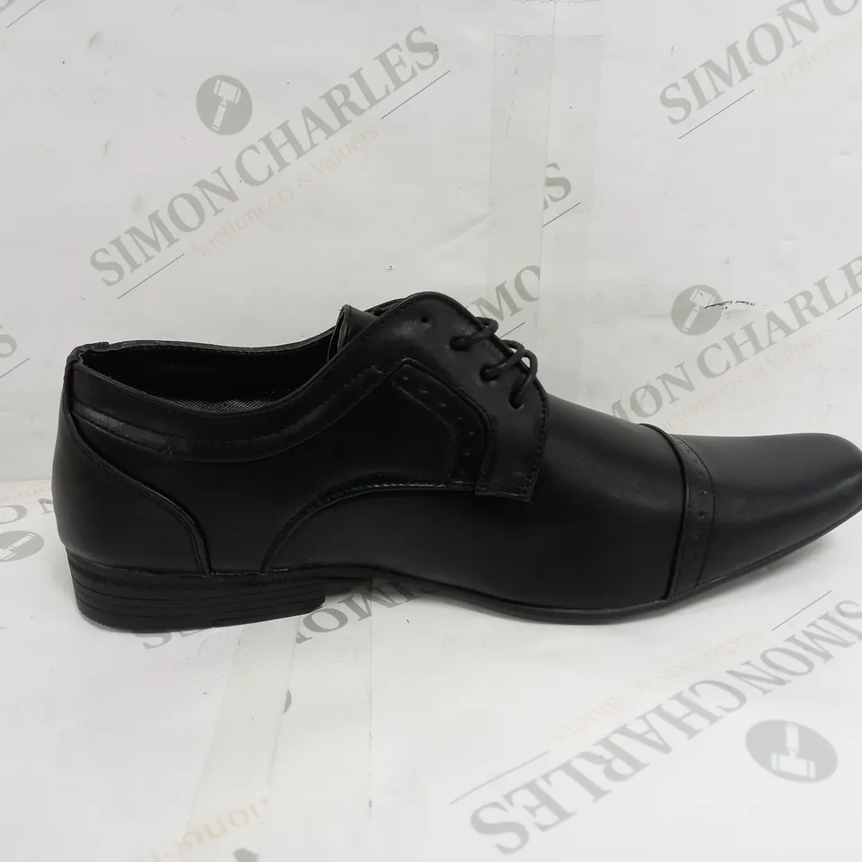 APPROXIMATELY 12 PAIRS OF BECKETT LACE UP FORMAL SHOES IN BLACK SIZE 11 