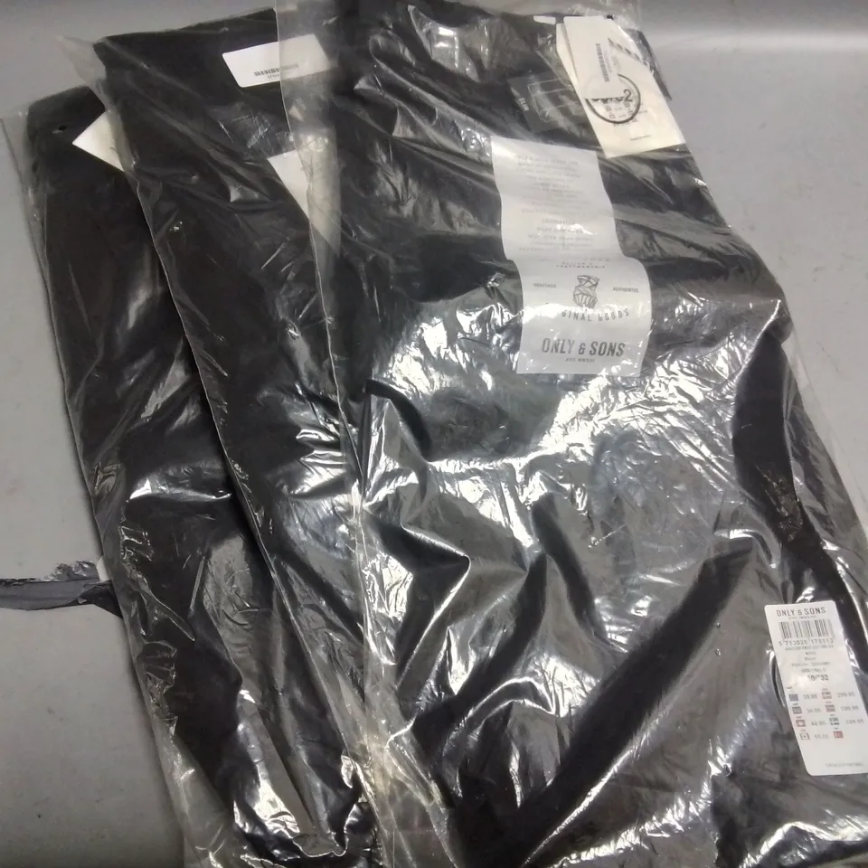 LOT OF 4 ASSORTED ITEMS INCLUDES 3 PAIRS OF ONLY & SONS SLIM DENIM PANTS 30/32 IN BLACK AND AMPLICOMMS BIGGER 40PLUS PHONE
