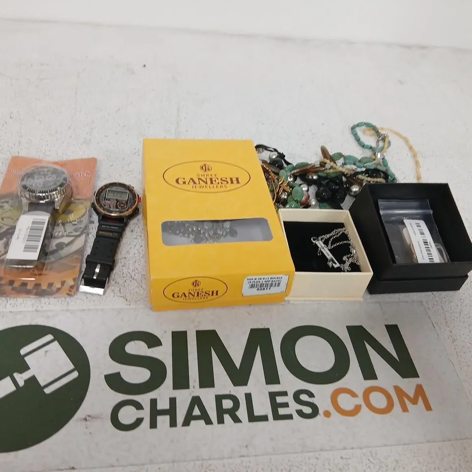 LARGE QUANTITY OF ASSORTED JEWELLERY AND ACCESSOIRES