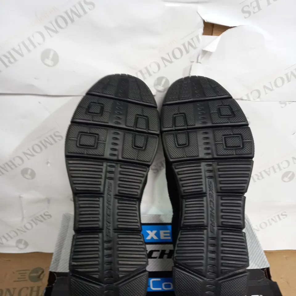 BOXED PAIR OF SKECHERS EXTRA WIDE FIT AIR-COOLED MEMORY FOAM SLIP ON SHOES SIZE 10.5