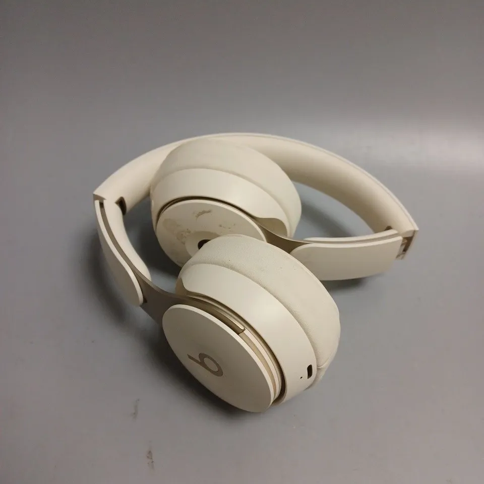 BEATS SOLO PRO WIRELESS OVER EAR HEADPHONES IN WHITE