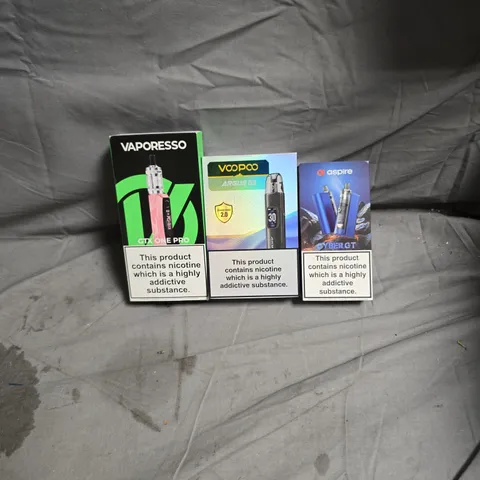 LOT OF APPROXIMATELY 20 ASSORTED VAPING ITEMS TO INCLUDE VAPORESSO/VOOPOO ARGUS G3/ASPIRE