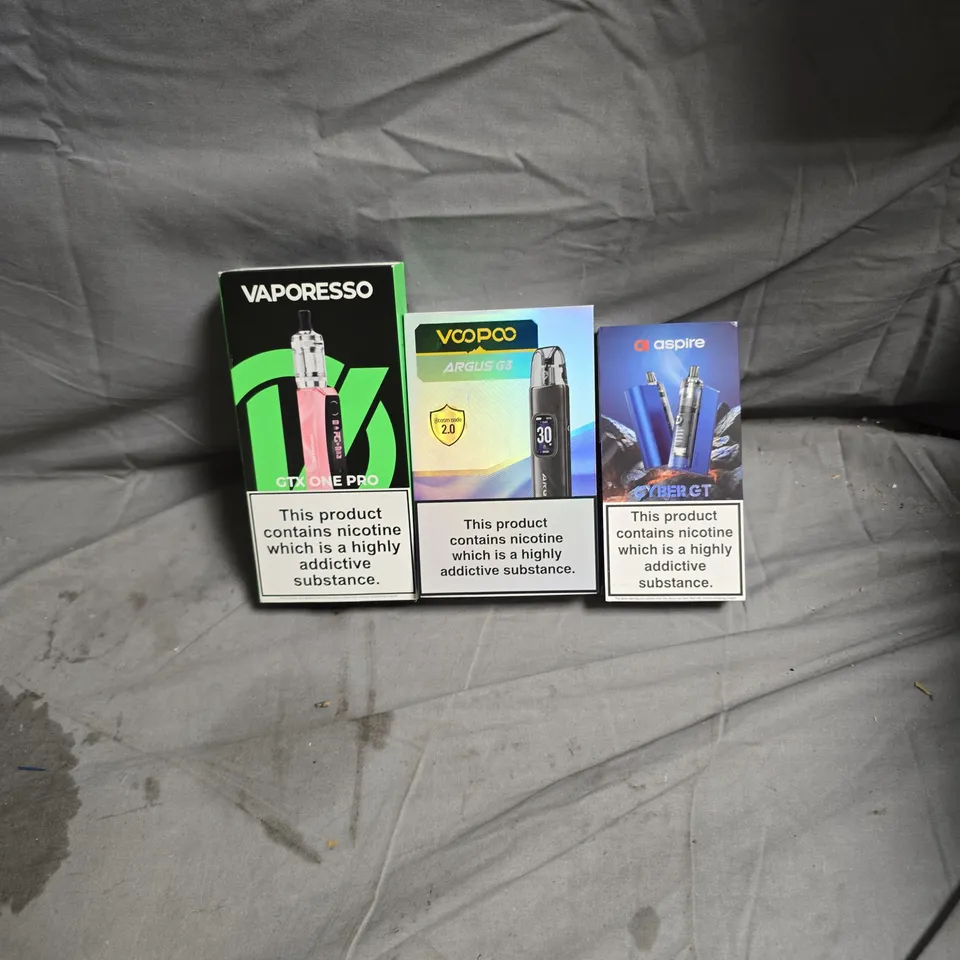 LOT OF APPROXIMATELY 20 ASSORTED VAPING ITEMS TO INCLUDE VAPORESSO/VOOPOO ARGUS G3/ASPIRE