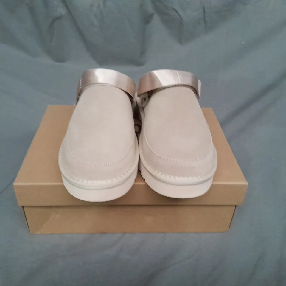 BOXED PAIR OF UGG GOLDENSTAR CLOG SIZE 6 