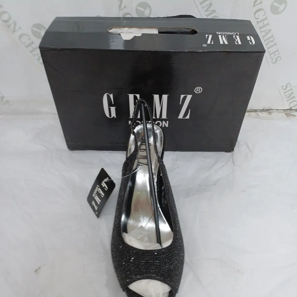 LARGE BOX OF APPROXIMATELY 10 BOXED GEMZ LONDON OPEN TOE STRAPPED HEEL IN BLACK JEWELLLED IN VARIOUS SIZES 