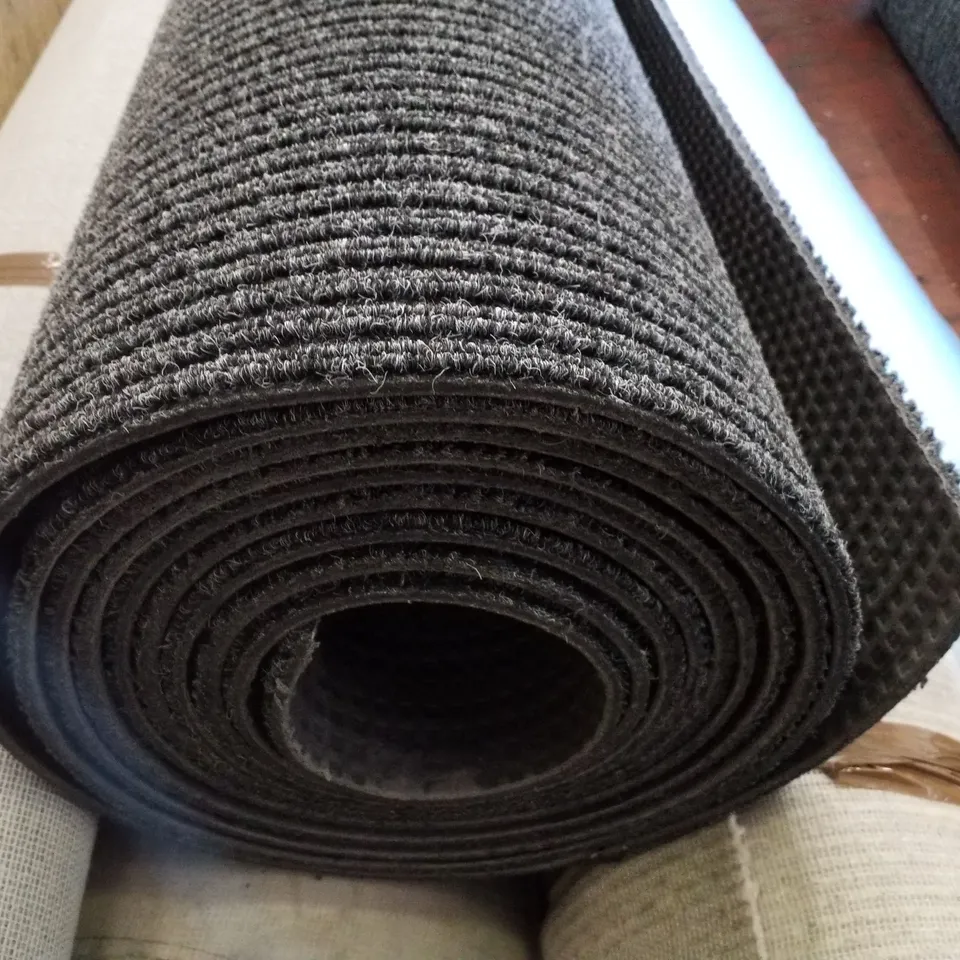 ROLL OF QUALITY LOOP PILE CARPET IN BLACK/WHITE - SIZE UNSPECIFIED