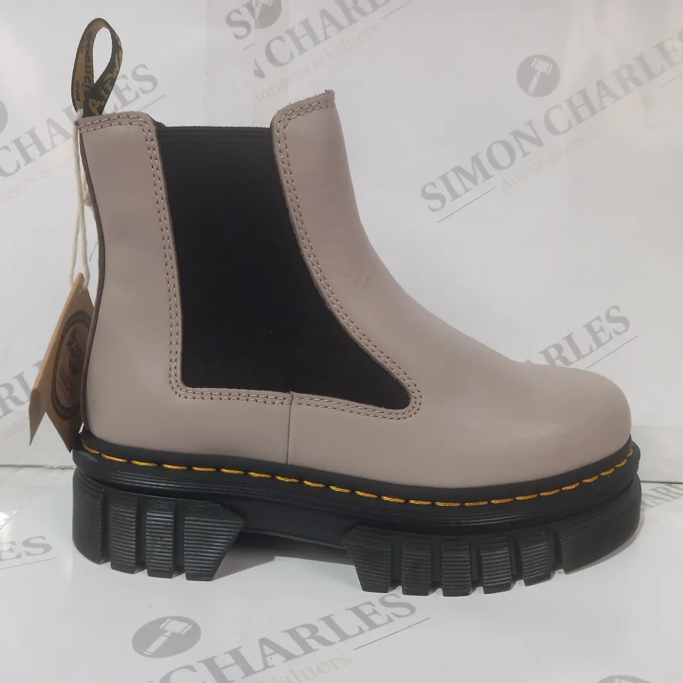 PAIR OF DR MARTENS CHUNKY ANKLE BOOTS IN NUDE COLOUR UK SIZE 6