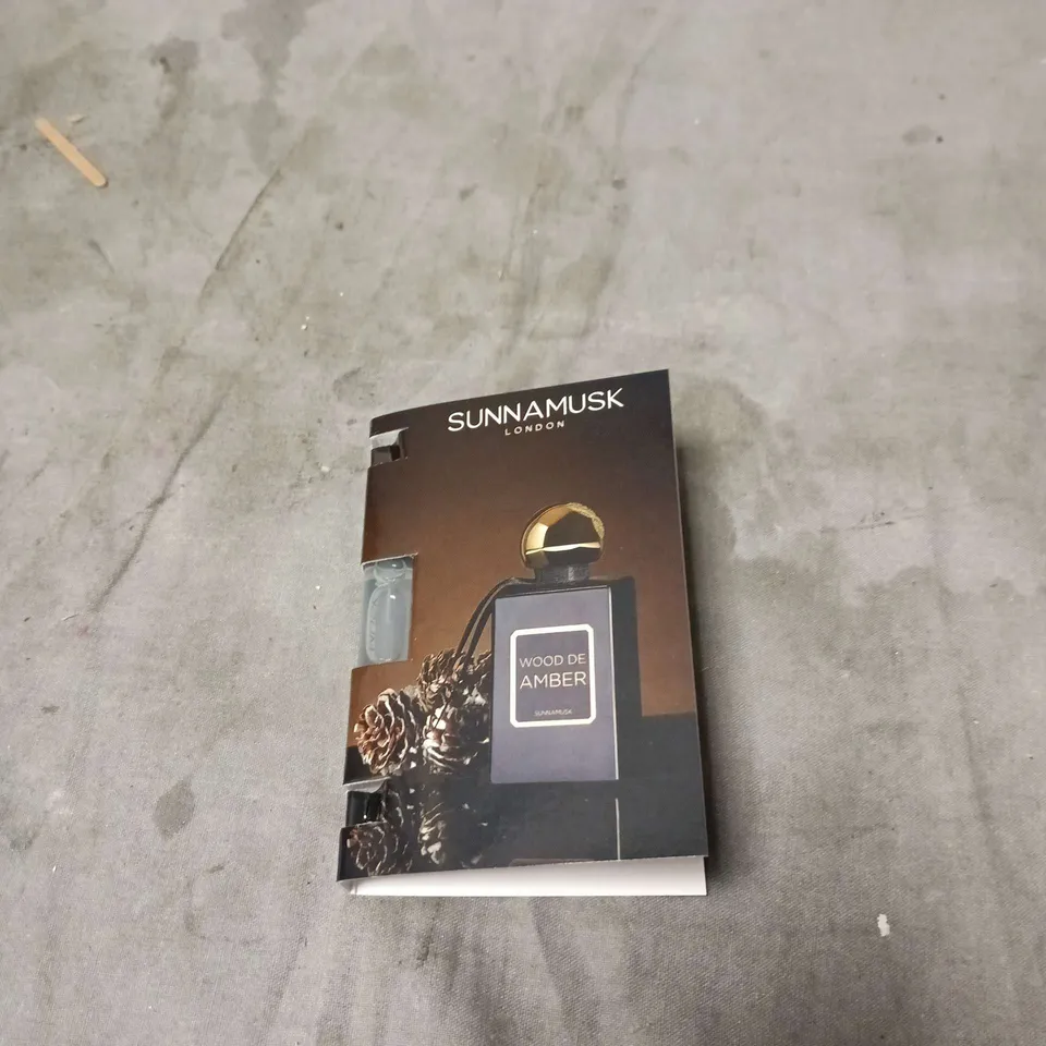 BOX OF APPROXIMATELY 90 SUNNAMUSK LONDON WOOD DE AMBER 1.2ML SAMPLES