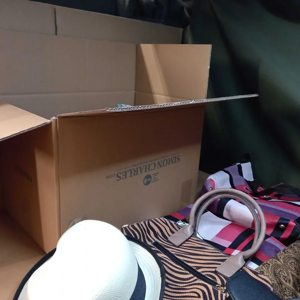 LOT OF APPROX. 15 ASSORTED CLOTHING ACCESSORIES  IN VARYING SIZES/COLOURS/STYLES TO INCLUDE: BAGS, HAT, SCARFS