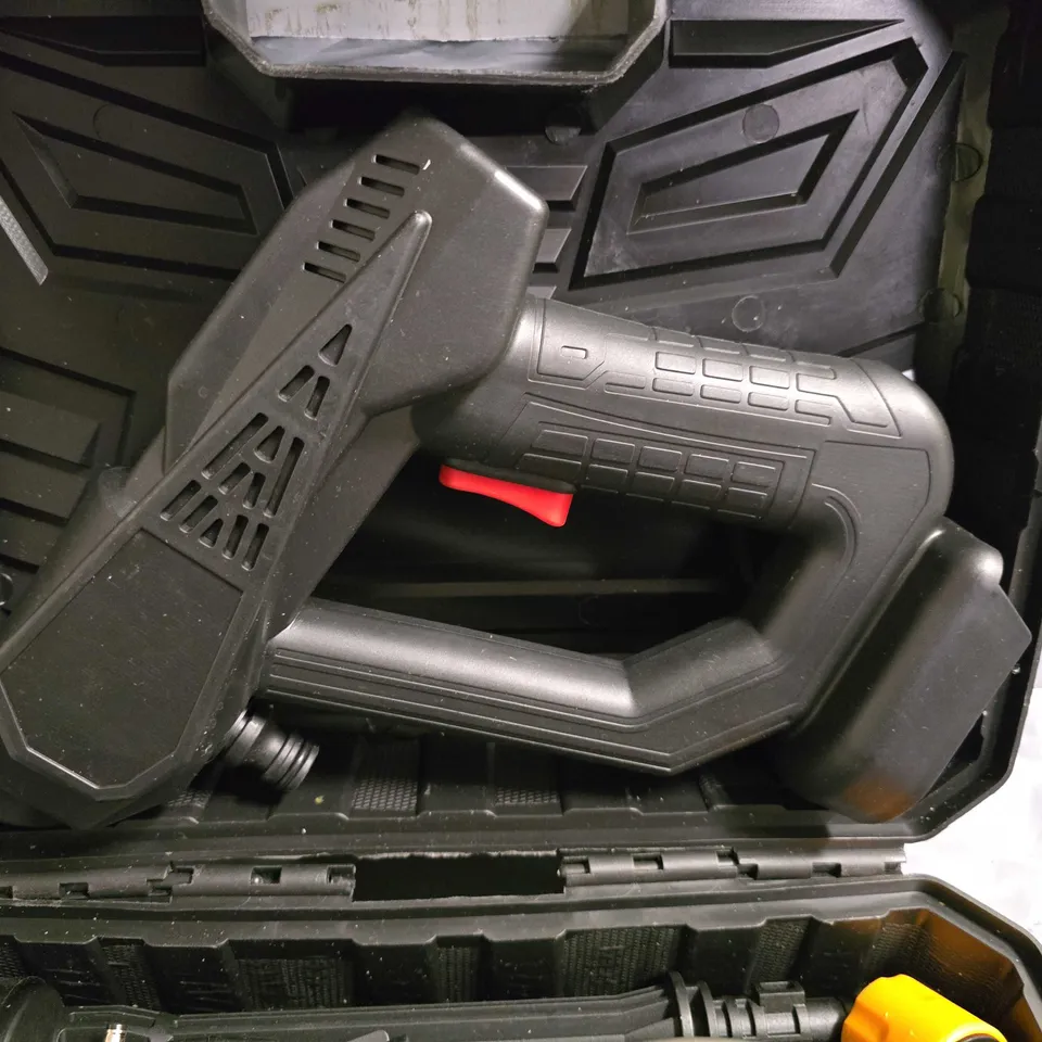 BATTERY POWERED HANDHELD SPRAYER IN CARRY CASE