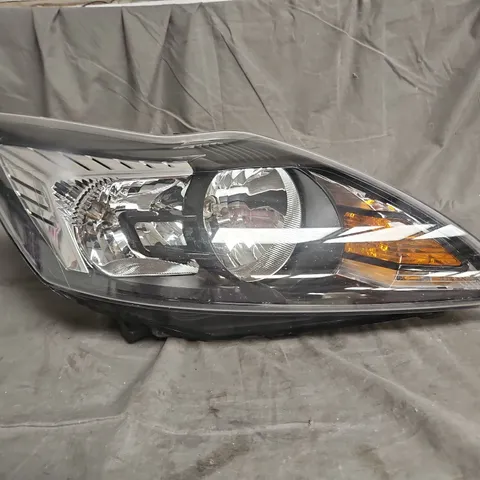 FORD RIGHT HEADLIGHT - COLLECTION ONLY