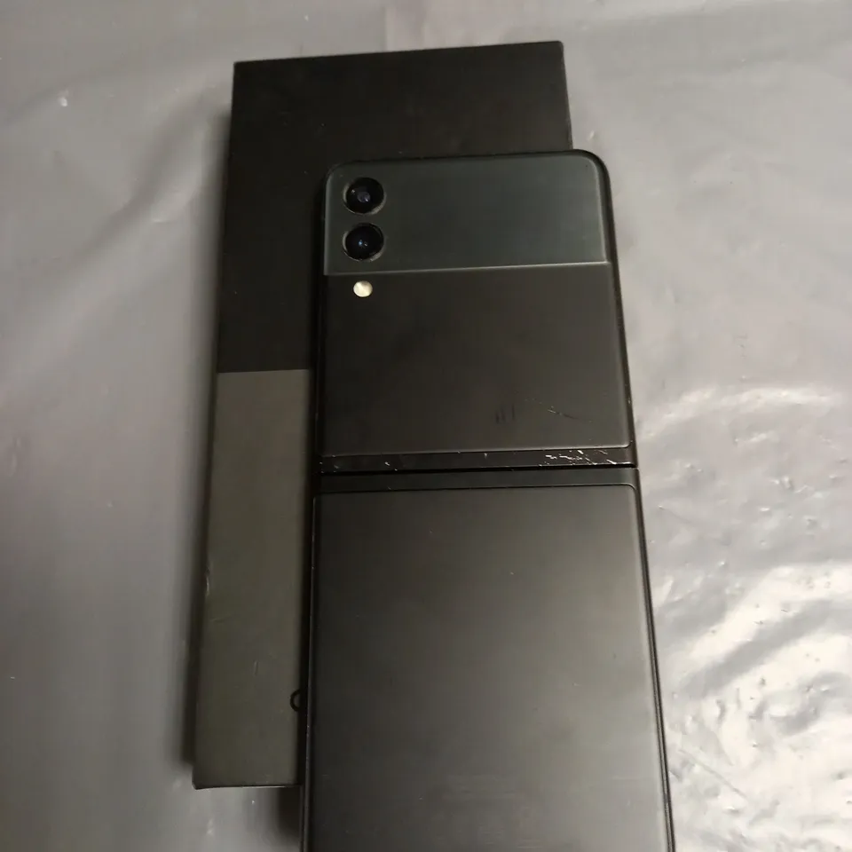 BOXED SAMSUNG GALAXY Z FLIP3 5G IN BLACK
