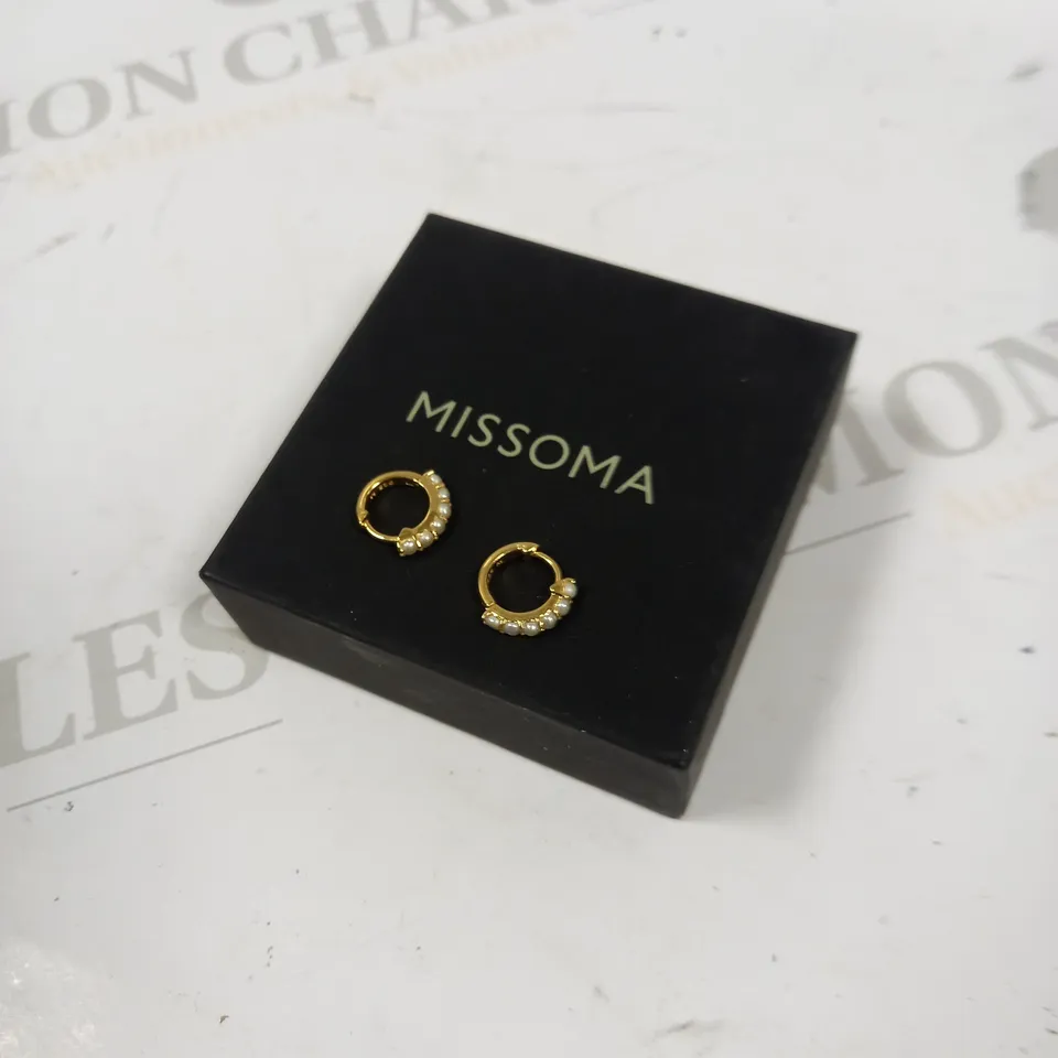 MISSOMA MINIATURE PEARL HOOP EARRINGS   