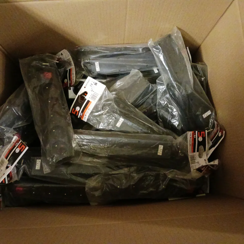 LARGE QUANTITY OF ASSORTED EU EXTENSION SOCKETS