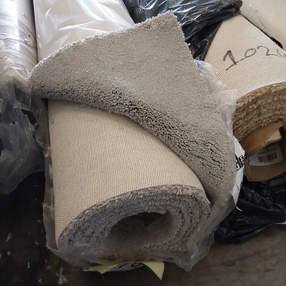 ROLL OF QUALITY ULTIMATE EXPRESSIONS HIGHLIFE CARPET // SIZE: APPROX 5 X 3.2m