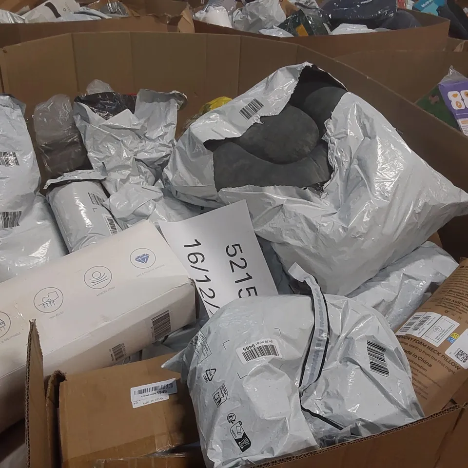 PALLET CONTAINING A VERY LARGE QUANTITY OF ASSORTED PILLOWS AND RELATED BEDDING/COMFORT PRODUCTS ECT