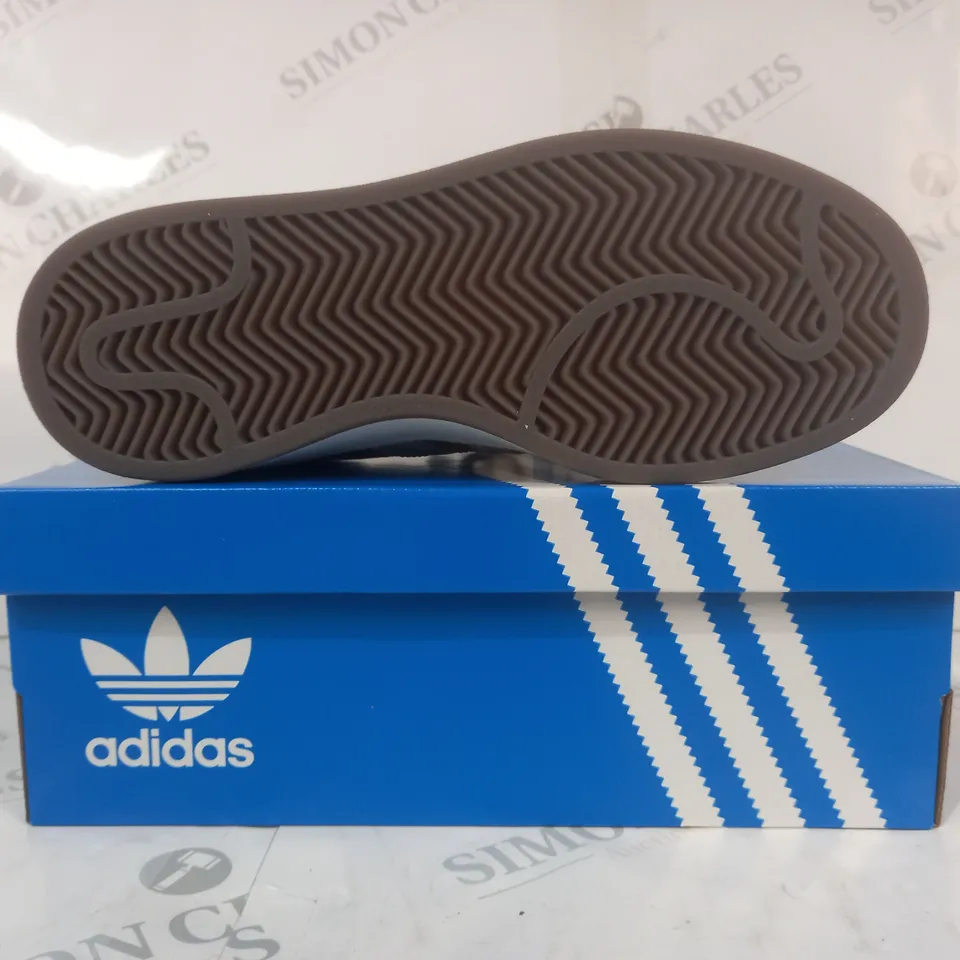 BOXED PAIR OF ADIDAS CAMPUS 00S SHOES IN TAN/WHITE UK SIZE 5