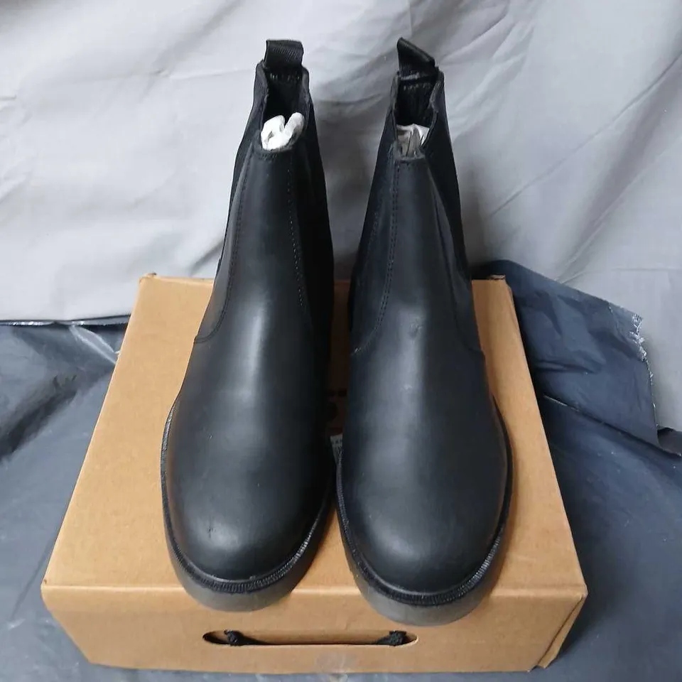 ELLIS DEALER BOOTS – WAX BLACK CHELSEA-STYLE ANKLE BOOTS, UK 6 (EU 39)