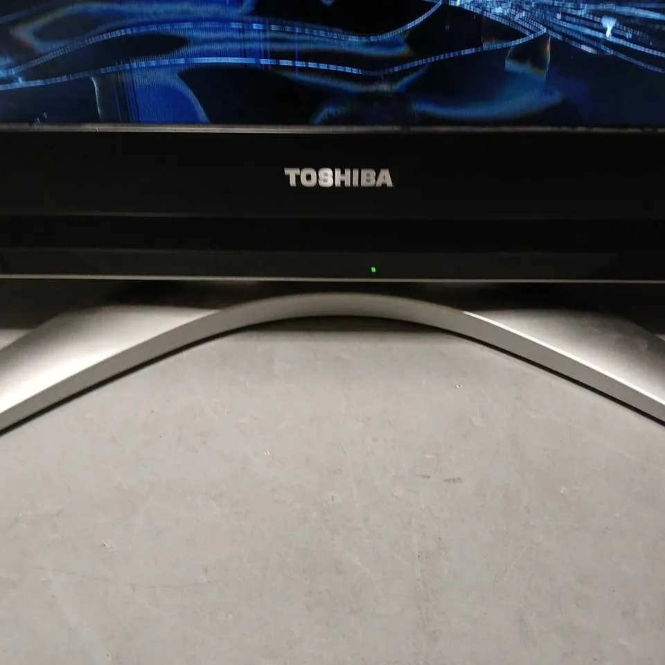 TOSHIBA LCD COLOUR TV - 32C3030D - COLLECTION ONLY 