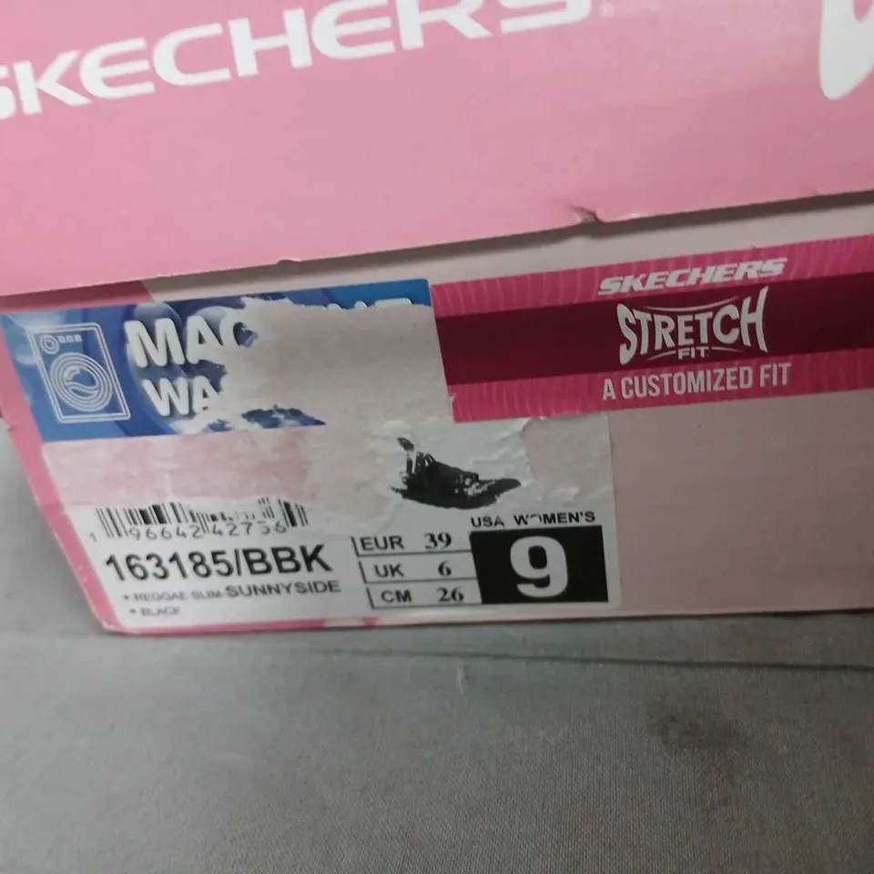 SKECHERS STRETCH FIT WOMEN'S SANDALS - BLACK & WHITE STRAPPY, UK 6 (EU 39, US 9)