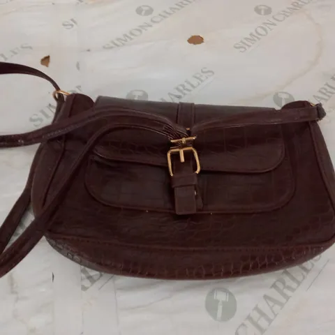 BROWN LEATHER STRAPPED BAG