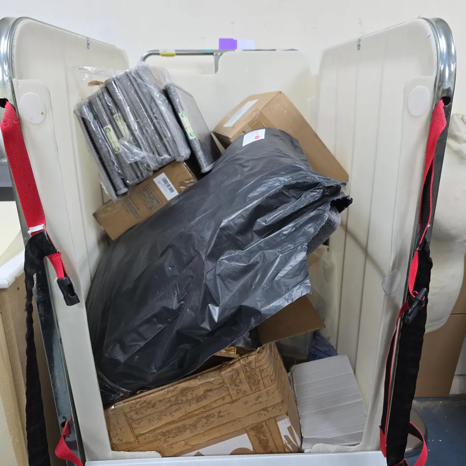 CAGE OF APPROXIMATELY 12 ASSORTED ITEMS TO INCLUDE SIXHOME MATS ETC