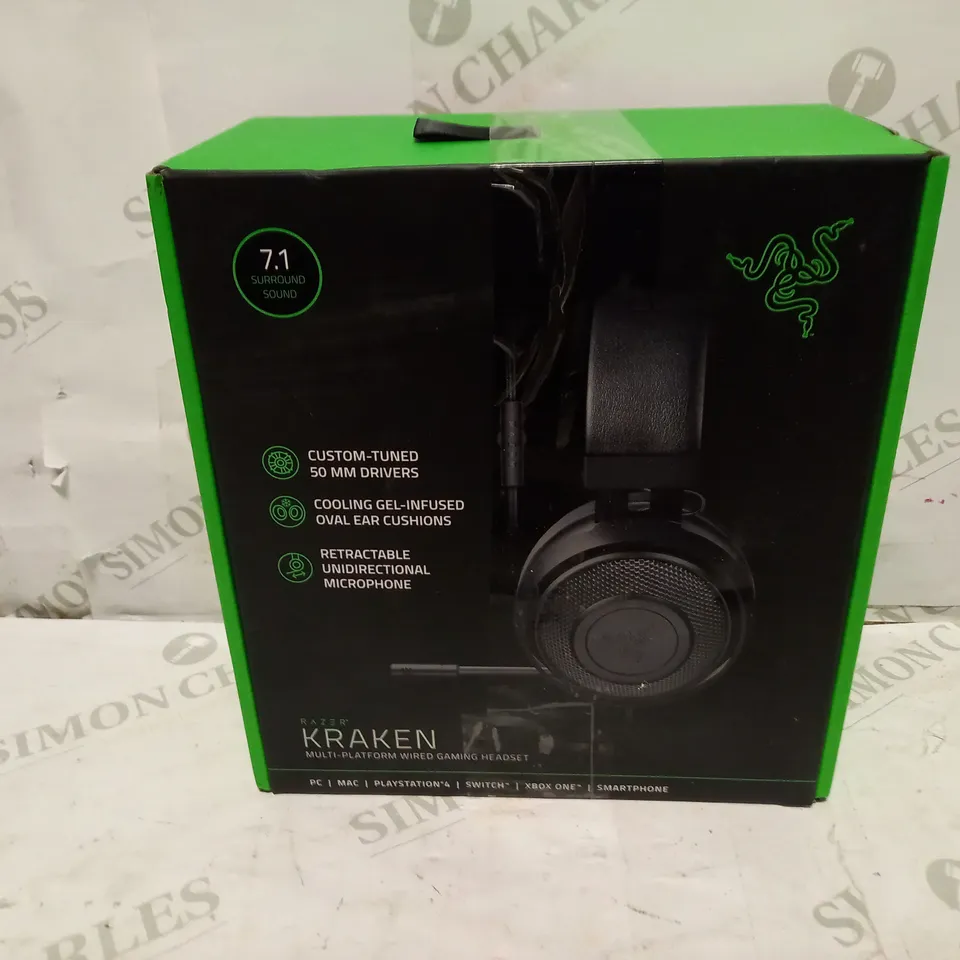 BOX OF APPROXIMATELY 10 ELECTRICAL ITEMS TO INCLUDE HEADSETS, SPEAKER STANDS, WI-FI EXTENDERS, ETC