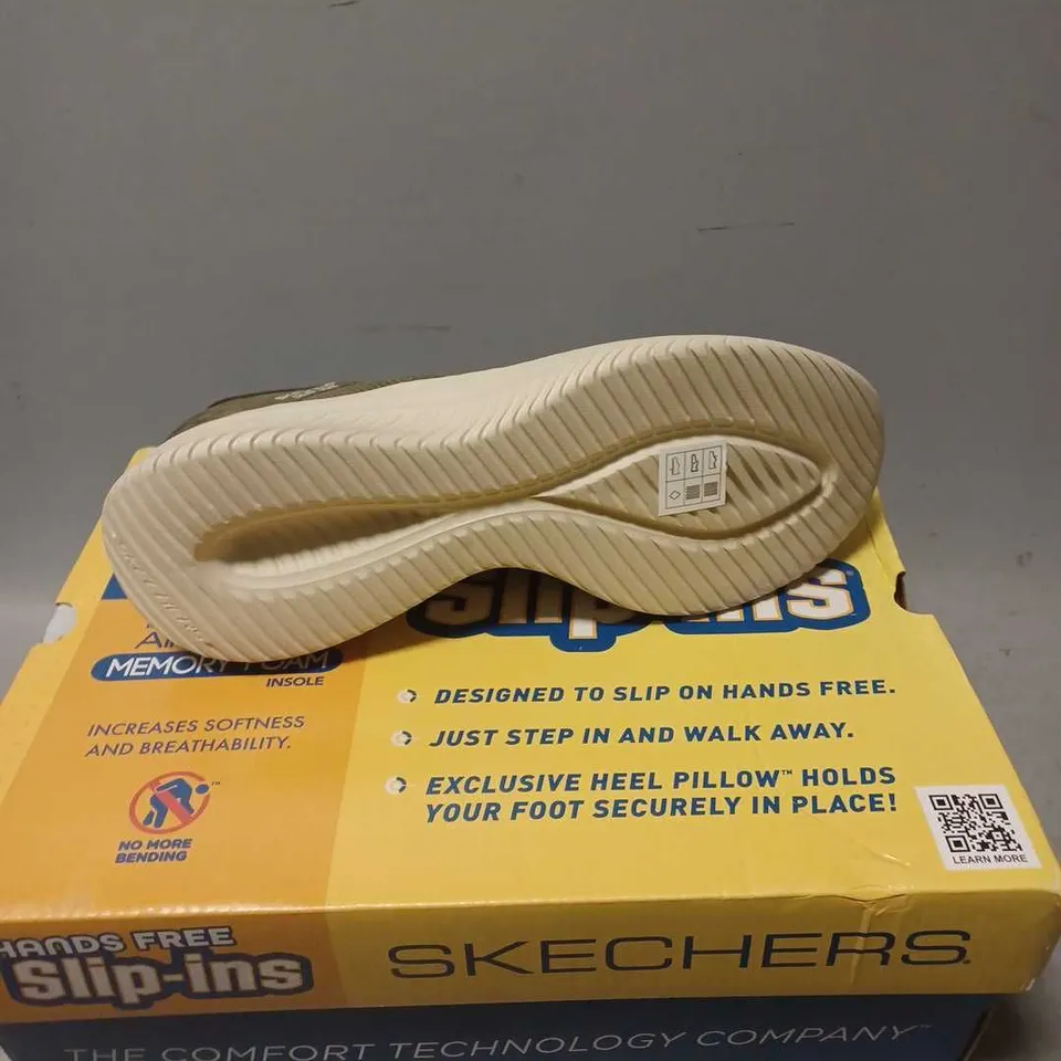 BOXED PAIR OF SKECHERS HANDS FREE SLIP IN SHOES - 6