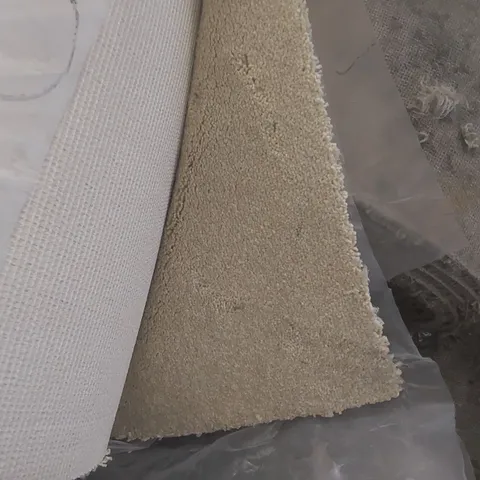 ROLL OF QUALITY EC FREEDOM XTRA OYSTER CARPET - APPROXIMATELY 25 x 5m