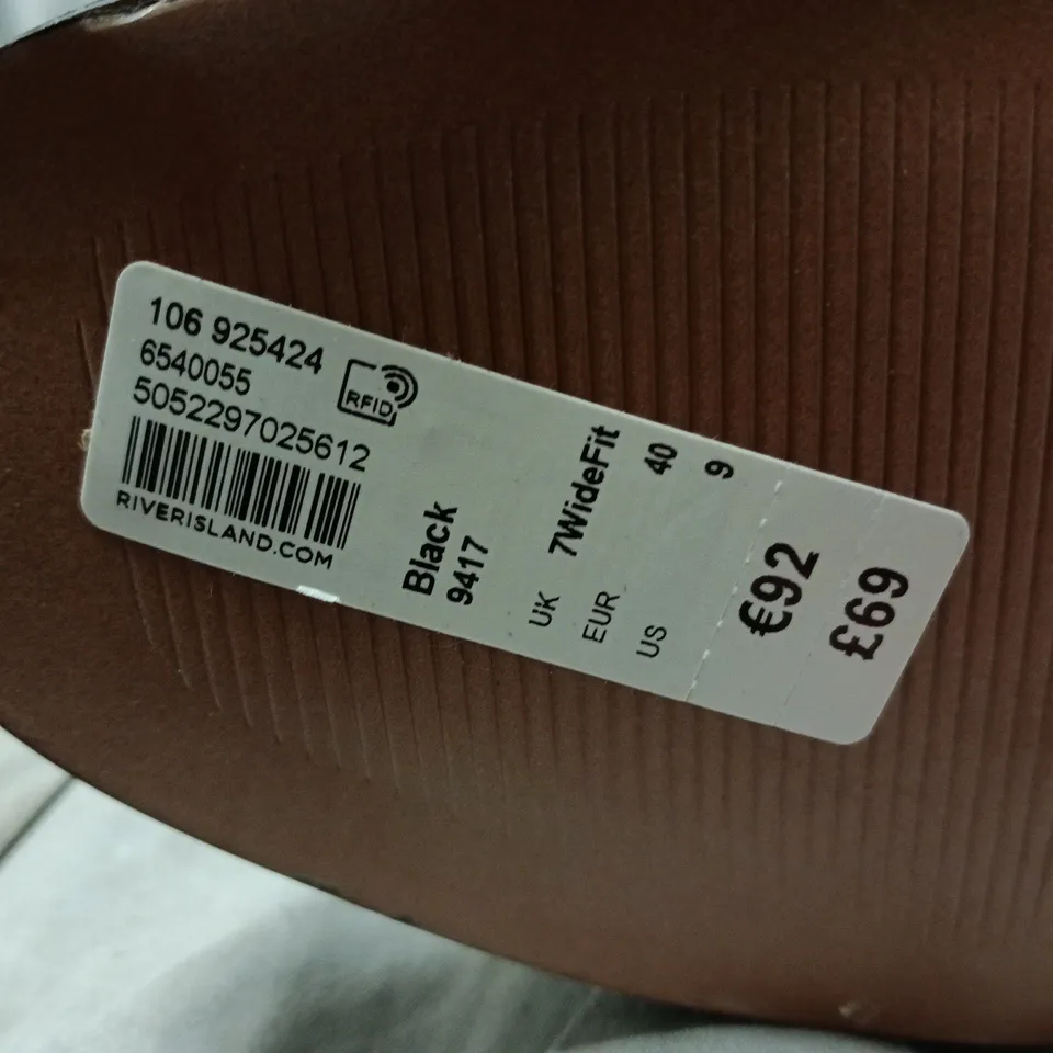 RIVER ISLAND BLACK WIDE-FIT KNEE-HIGH BOOT – CROC-EFFECT LEATHER, SIDE ZIP, BLOCK HEEL UK 7