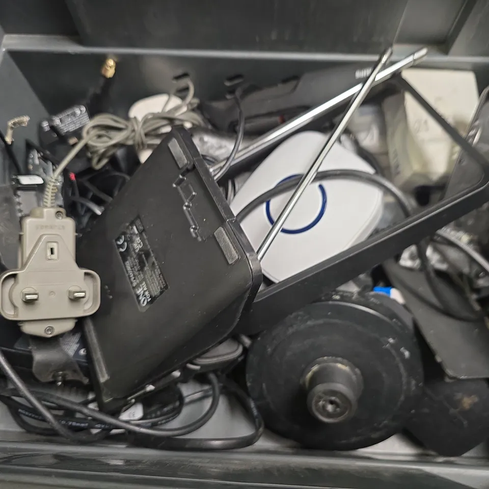 APPROXIMATELY 6 ASSORTED ITEMS TO INCLUDE - SKY HUB , SENNHEISER HEADSET , HP MOUSE ETC